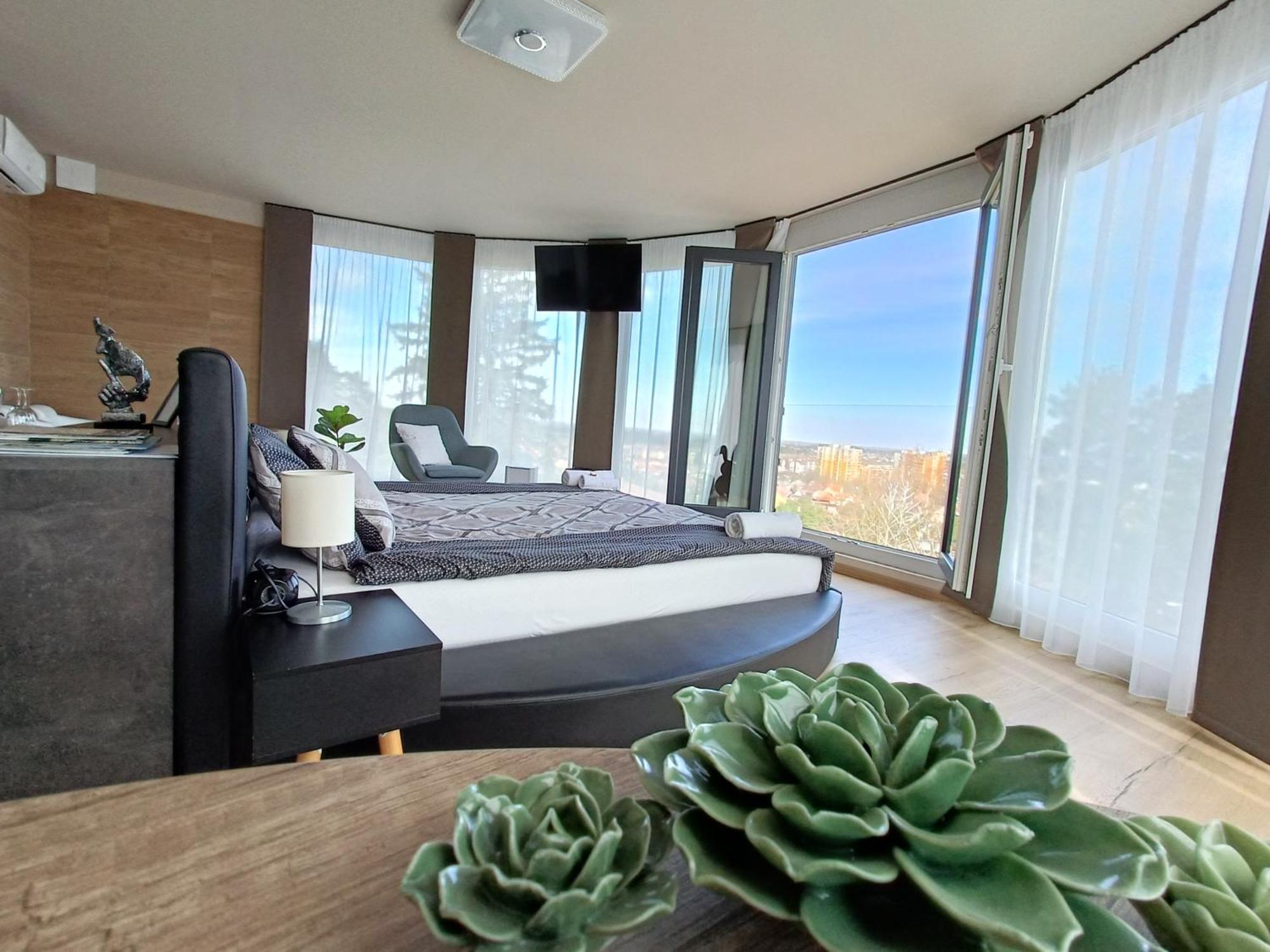 West Panorama Penthouse - Apartment With A Fantastic View Of The City ソンバトヘイ エクステリア 写真