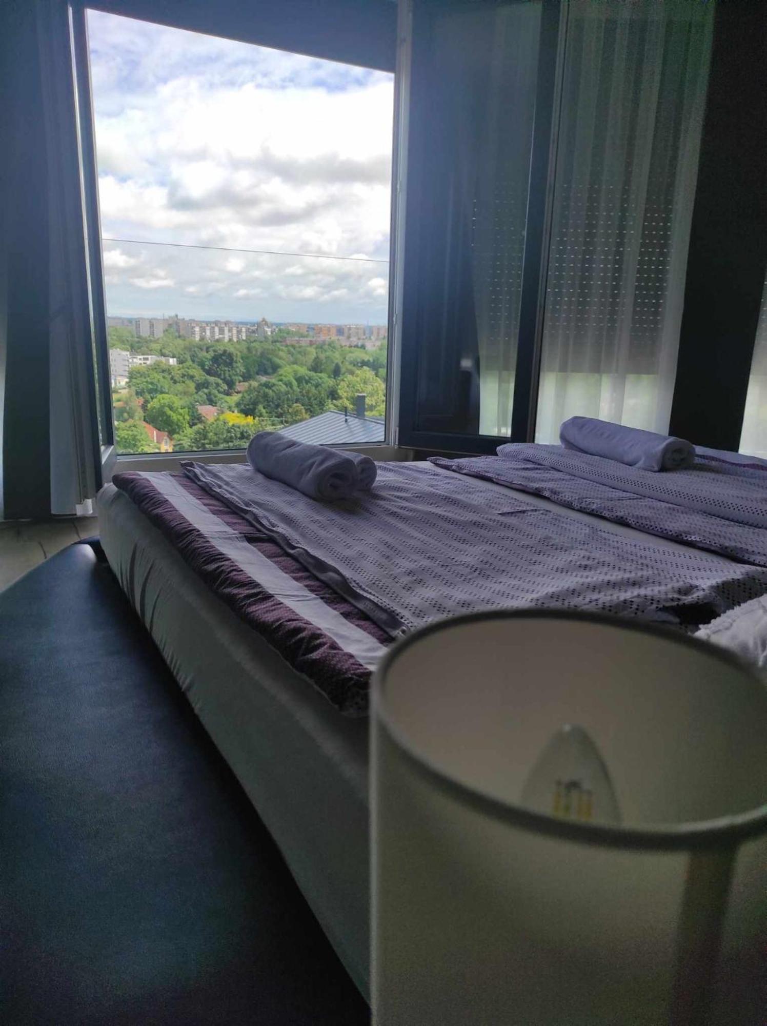 West Panorama Penthouse - Apartment With A Fantastic View Of The City ソンバトヘイ エクステリア 写真